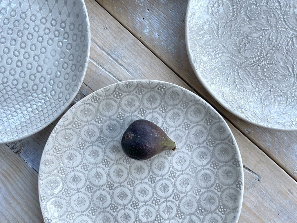 Wonki Ware Side Plates 23cm - Patterned Warm Grey - Set of 4