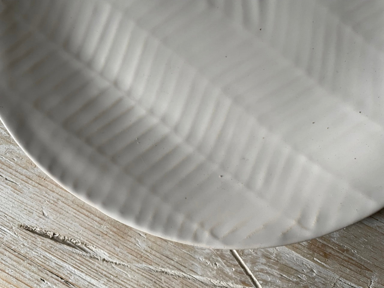 Wonki Ware Dinner Plate 28cm - Herringbone Pattern - White