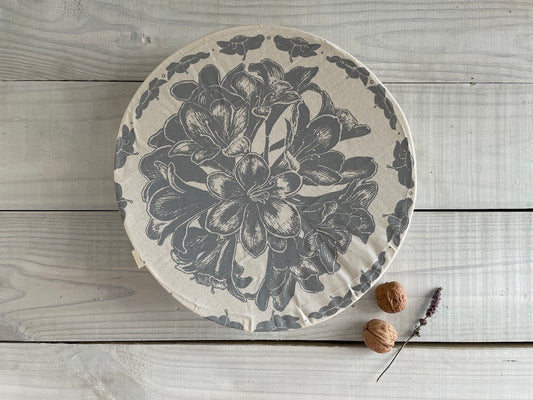 Halo Dishcover - Extra Large Cool Grey African Flowers