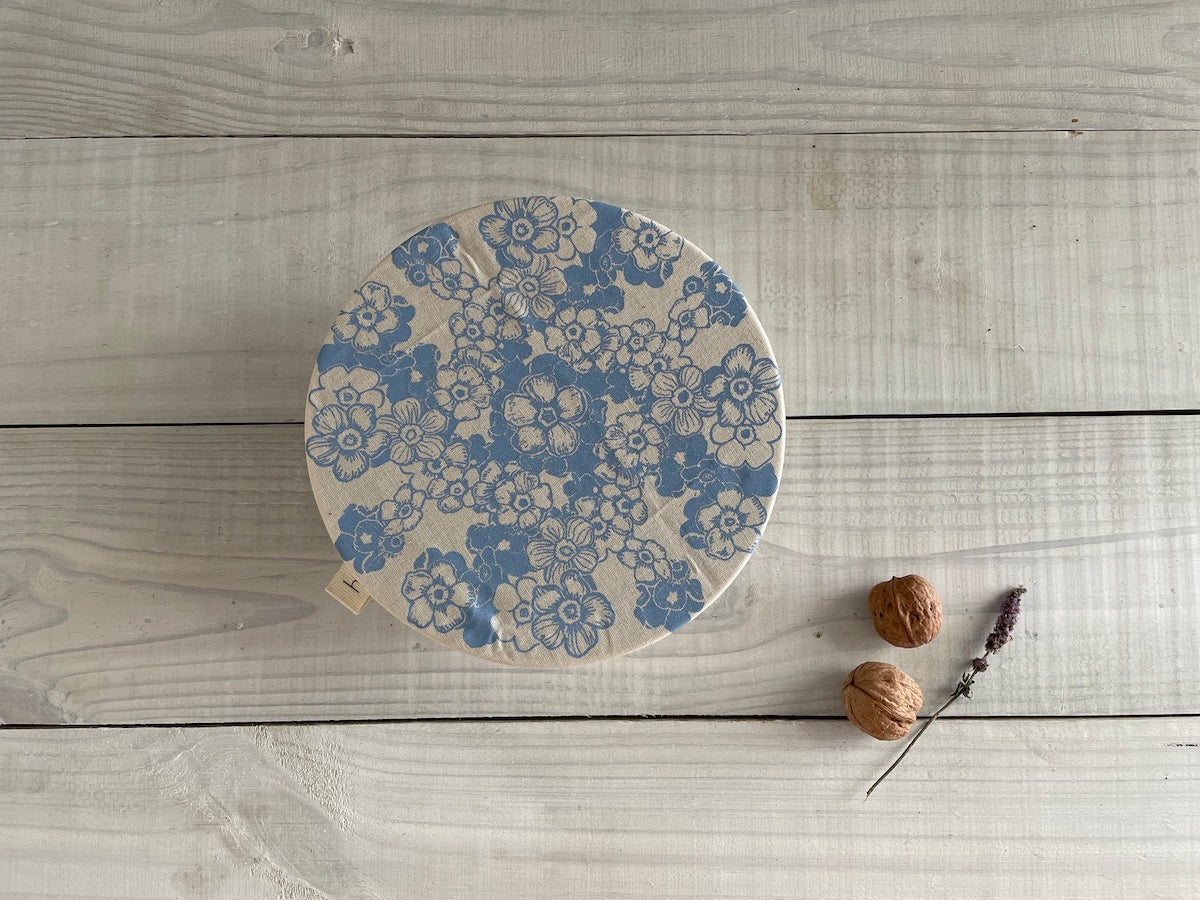 Halo Dishcover - Medium Cornflower Blue African Flower