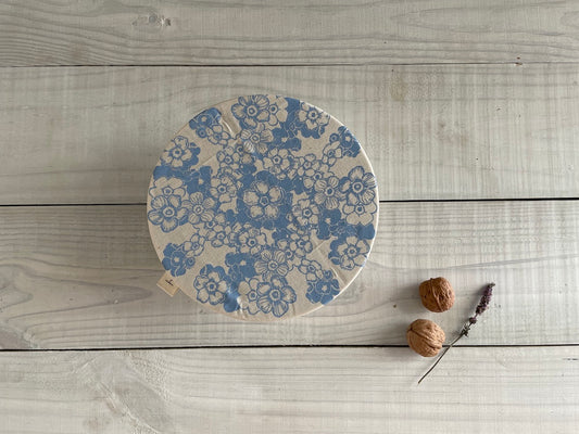 Halo Dishcover - Medium Cornflower Blue African Flower