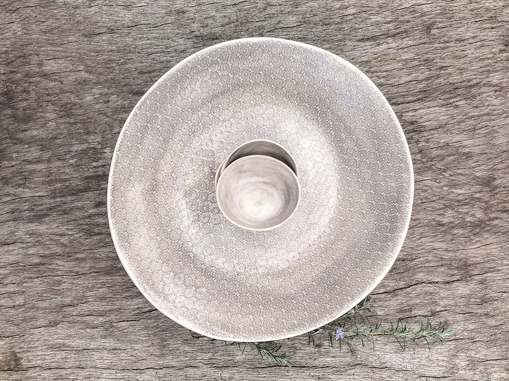 Wonki Ware XL Patterned Serving Platter and 4 plain wash ramekins - Warm Grey