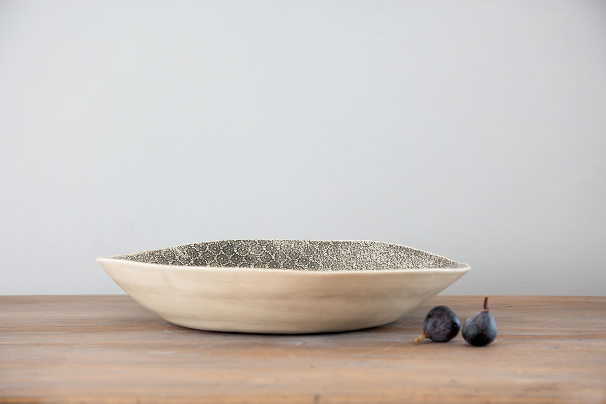 Wonki Ware XL Patterned Serving Platter and 4 plain wash ramekins - Charcoal