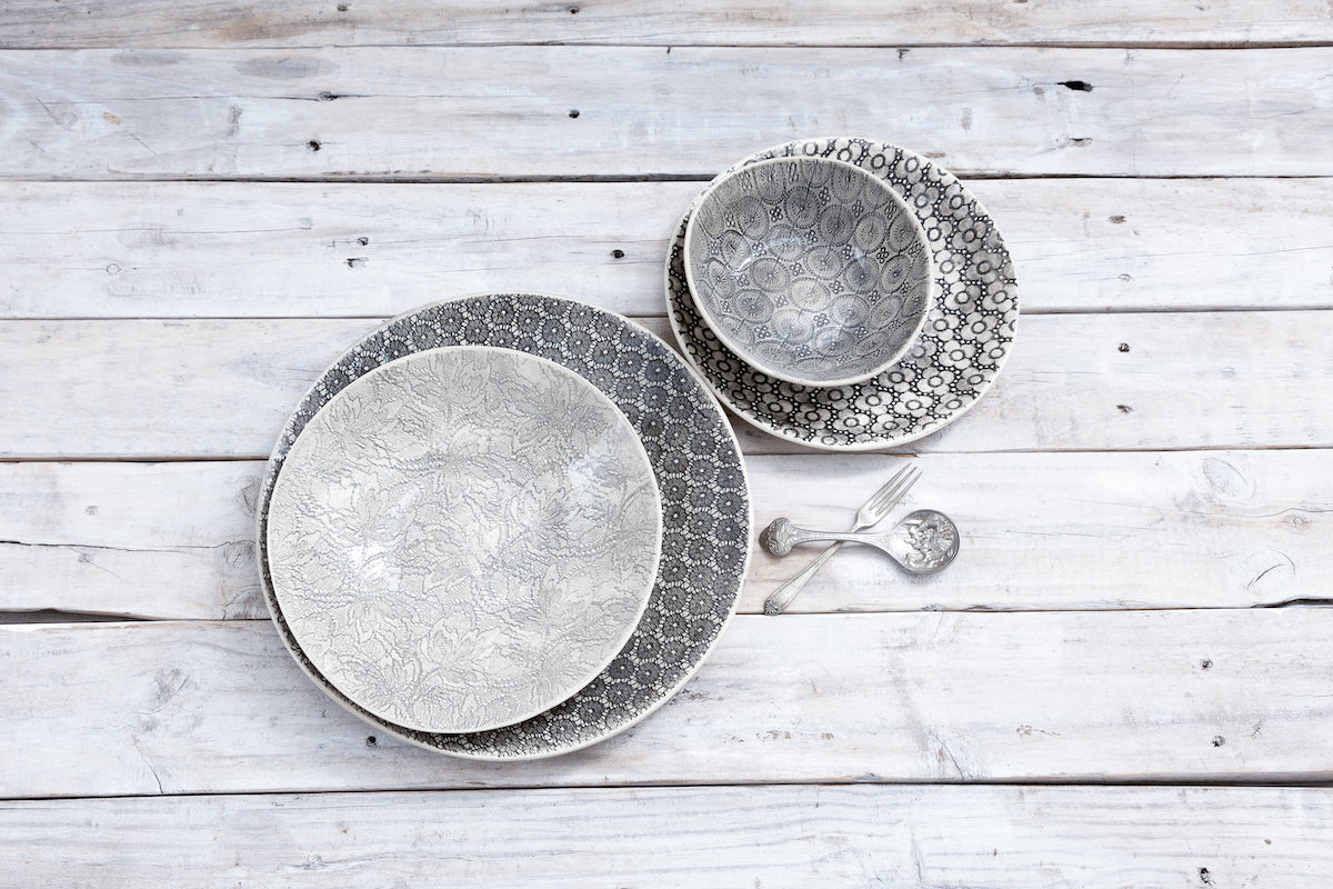 Wonki Ware 16 Piece Dinner Service – Mixed Pattern – Charcoal