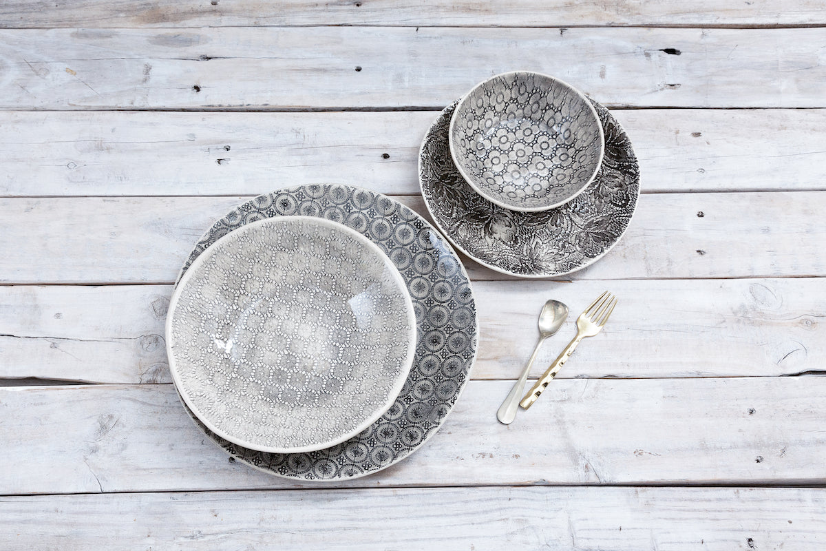 Wonki Ware 16 Piece Dinner Service – Mixed Pattern – Charcoal