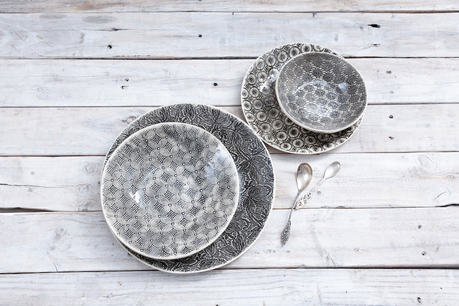 Wonki Ware 16 Piece Dinner Service – Mixed Pattern – Charcoal