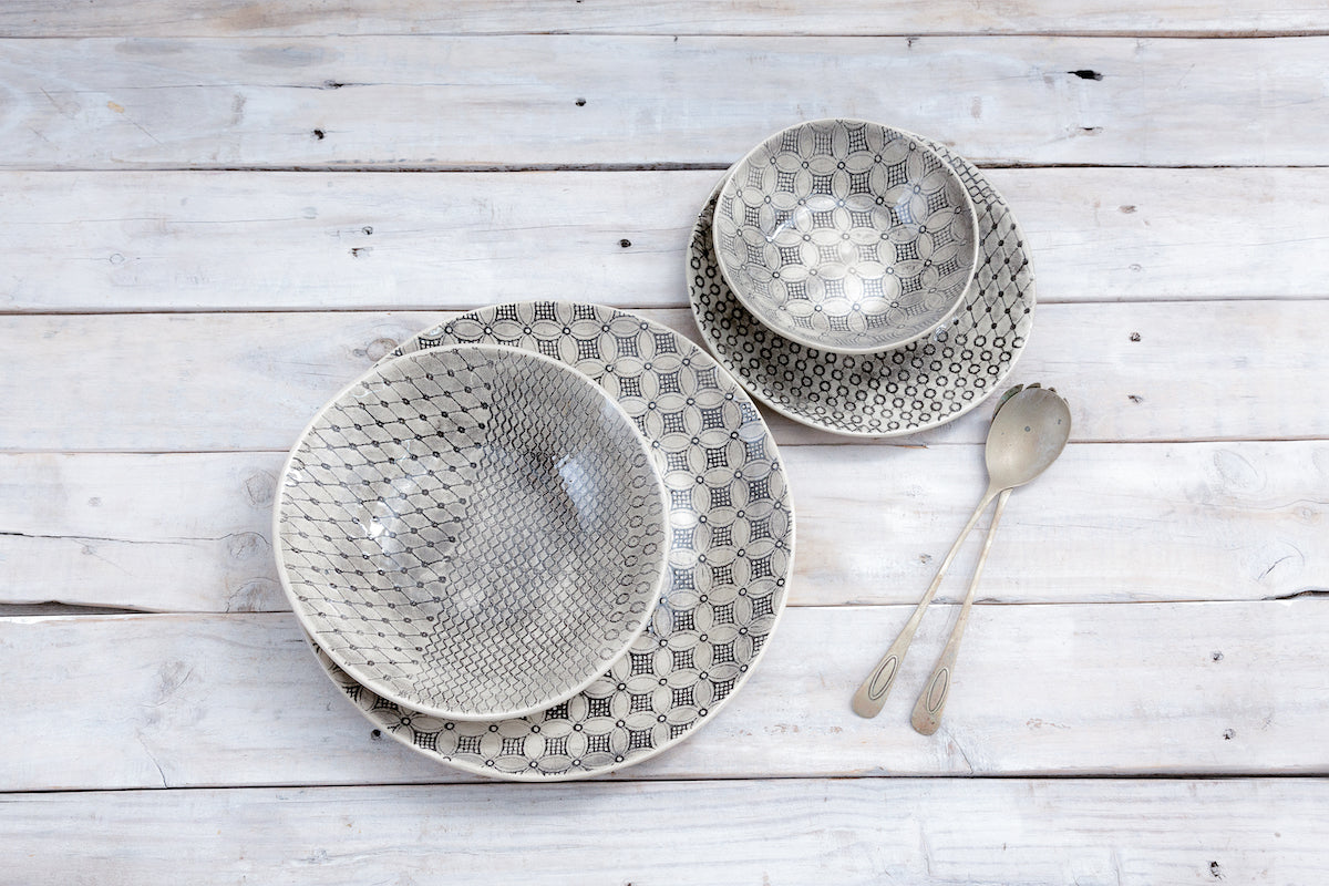 Wonki Ware 16 Piece Dinner Service – Mixed Pattern – Charcoal