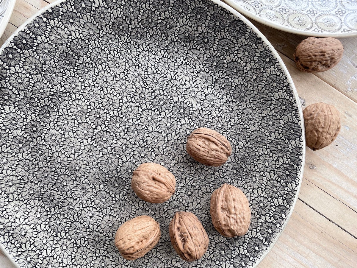 Wonki Ware 16 Piece Dinner Service – Mixed Pattern – Charcoal