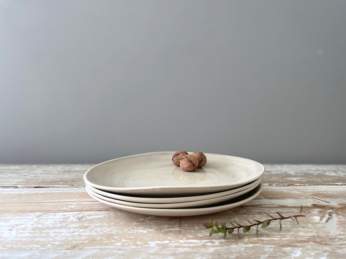 Wonki Ware 16 Piece Dinner Service – Plain Wash – Warm Grey