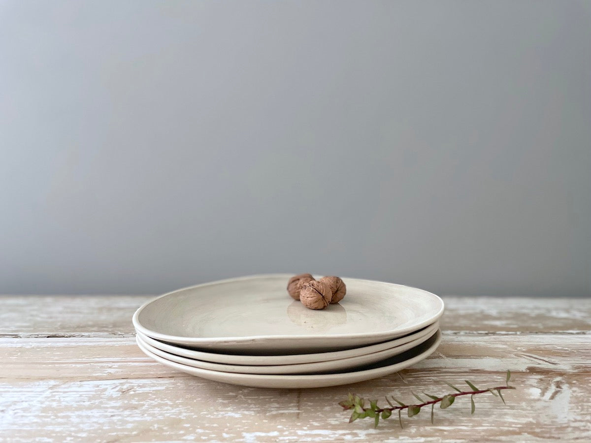 Wonki Ware 16 Piece Dinner Service – Plain Wash – Warm Grey