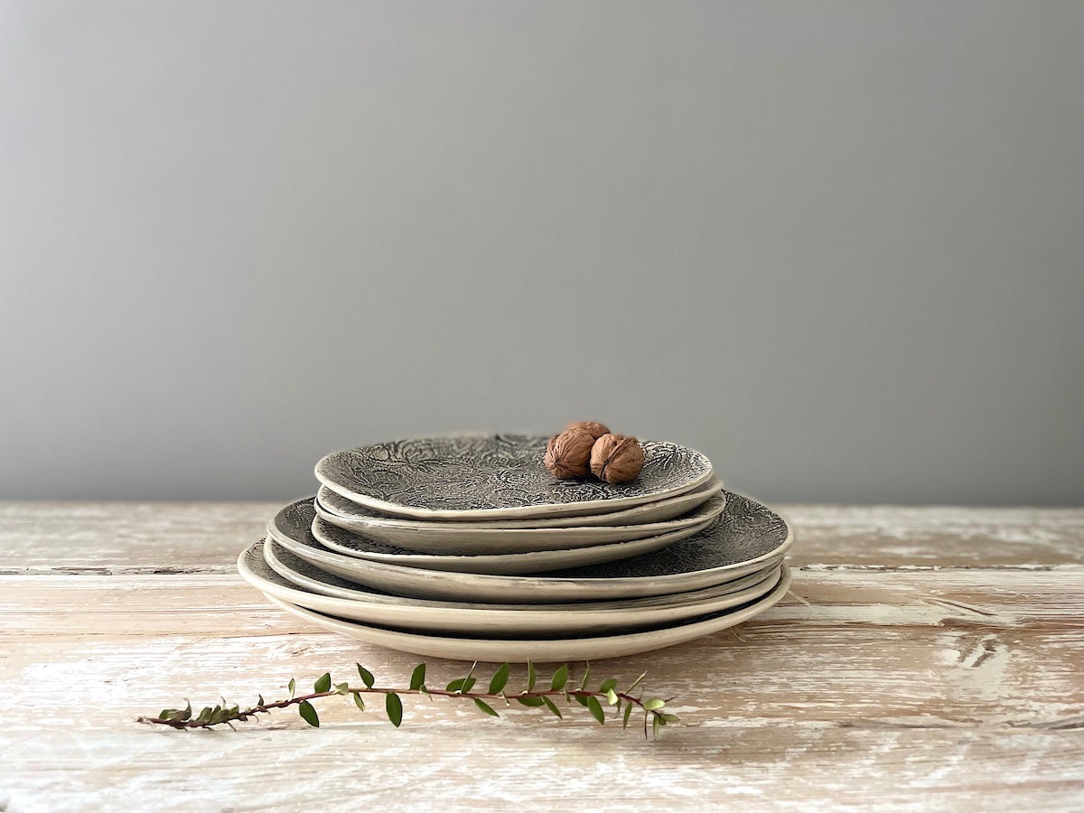 Wonki Ware 16 Piece Dinner Service – Mixed Pattern – Charcoal