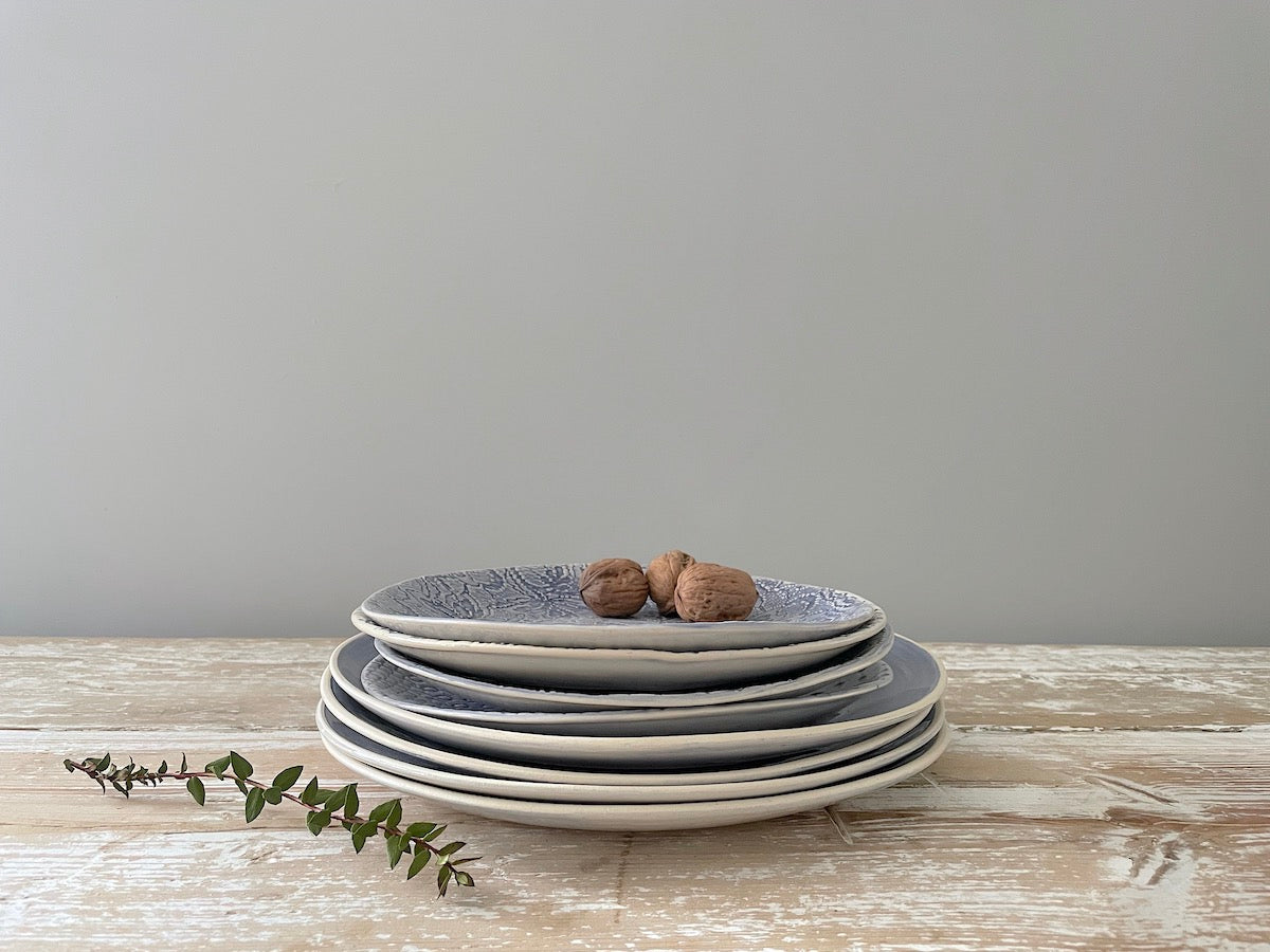 Wonki Ware 16 Piece Dinner Service – Mixed Pattern – Charcoal