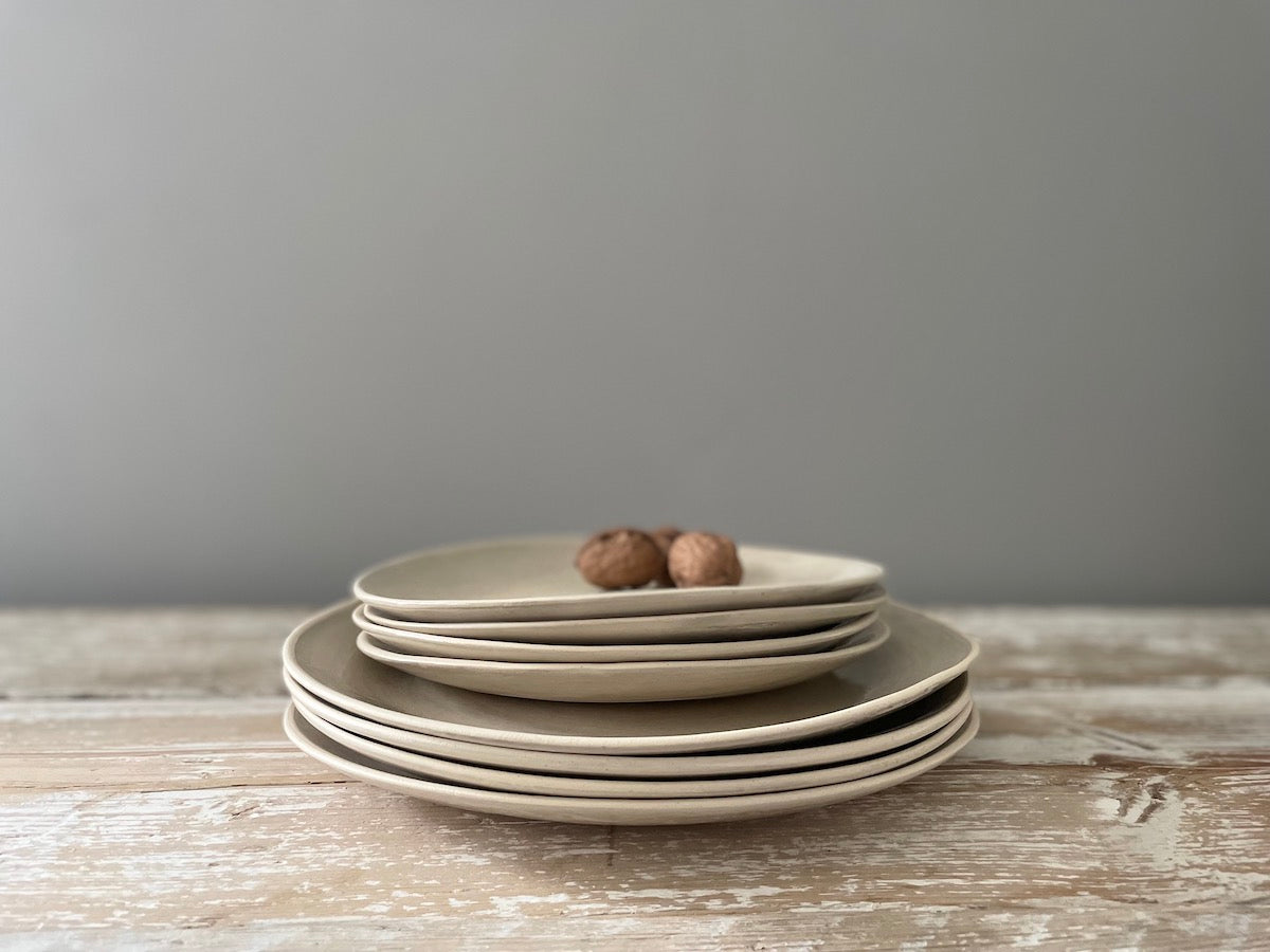 Wonki Ware 16 Piece Dinner Service – Plain Wash – Warm Grey