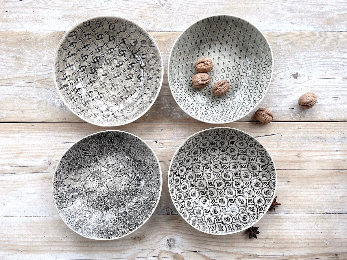 Wonki Ware 16 Piece Dinner Service – Mixed Pattern – Charcoal