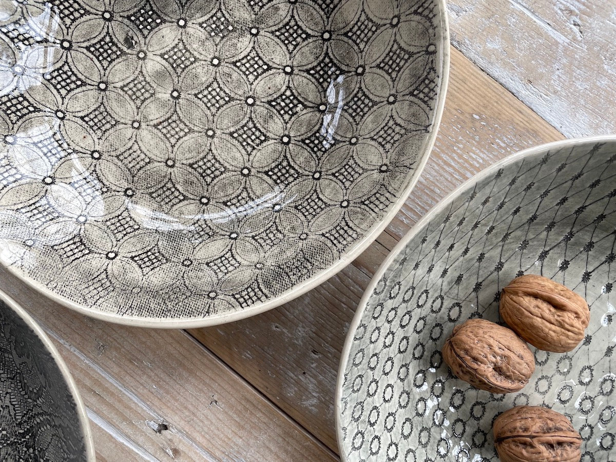 Wonki Ware 16 Piece Dinner Service – Mixed Pattern – Charcoal