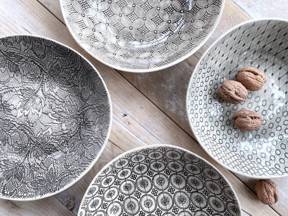 Wonki Ware 16 Piece Dinner Service – Mixed Pattern – Charcoal