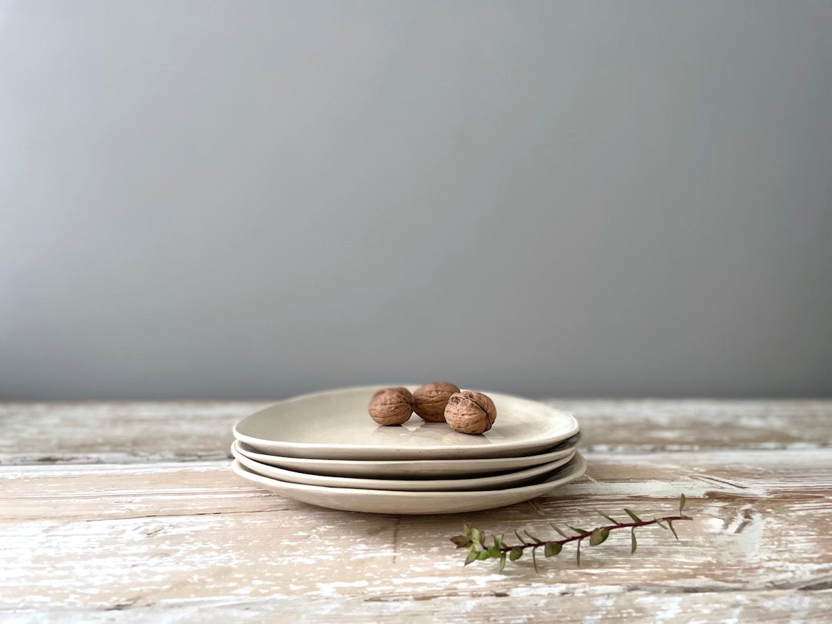 Wonki Ware 16 Piece Dinner Service – Plain Wash – Warm Grey